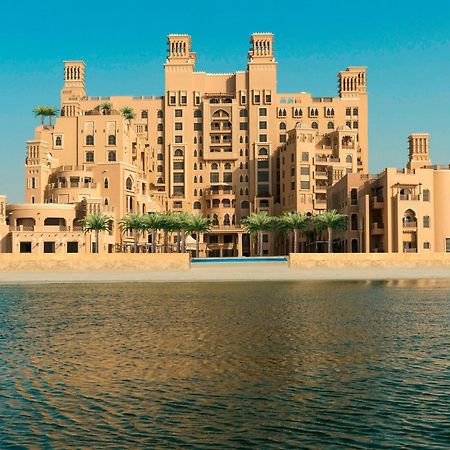 Sheraton Sharjah Beach Resort And Spa Exterior foto The Palace Downtown Dubai