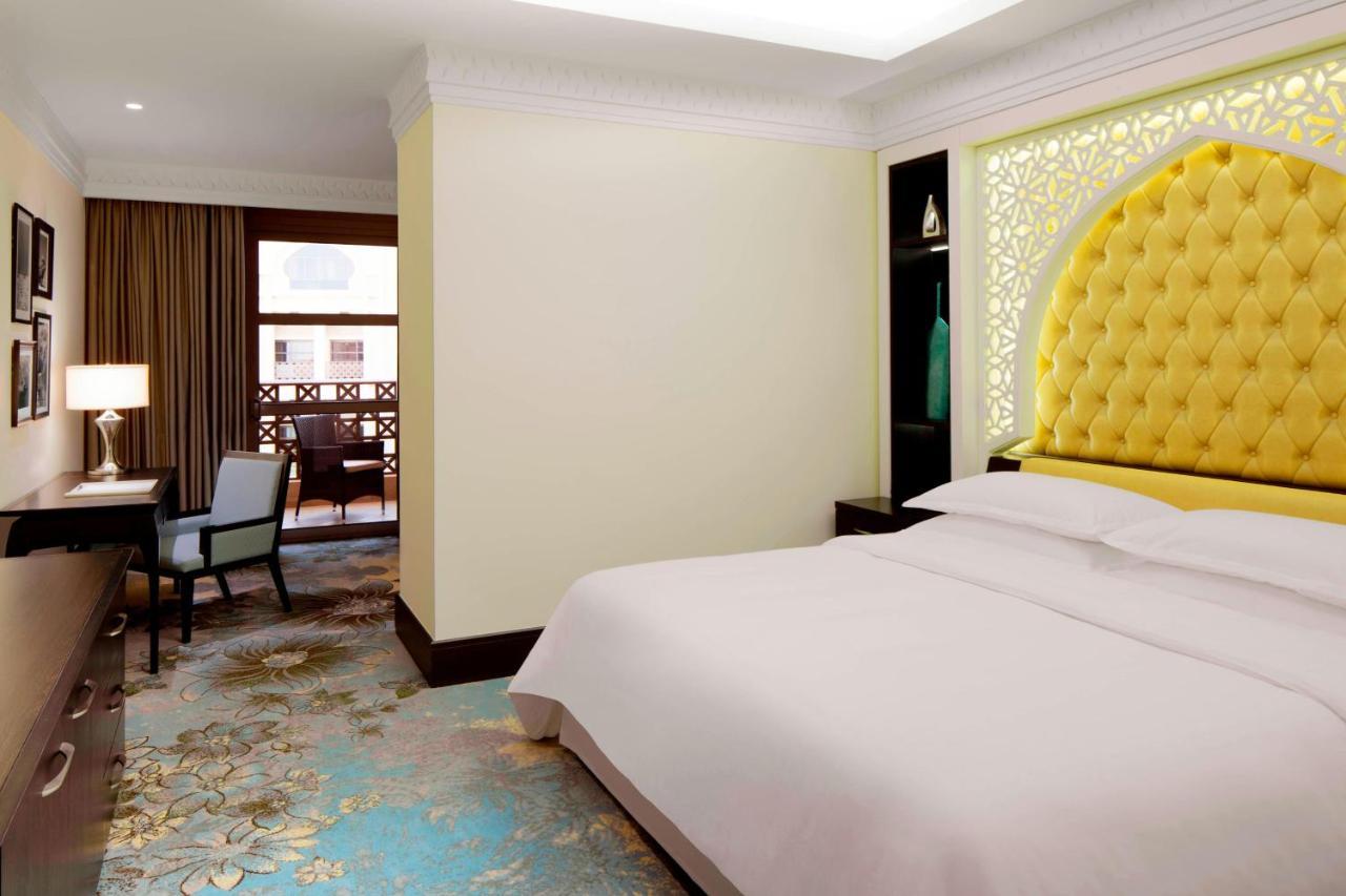 Sheraton Sharjah Beach Resort And Spa Exterior foto Deluxe Room
