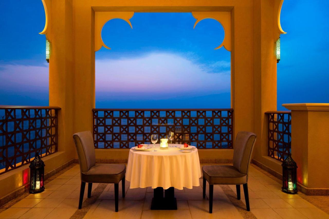 Sheraton Sharjah Beach Resort And Spa Exterior foto A view of the Red Sea from the hotel