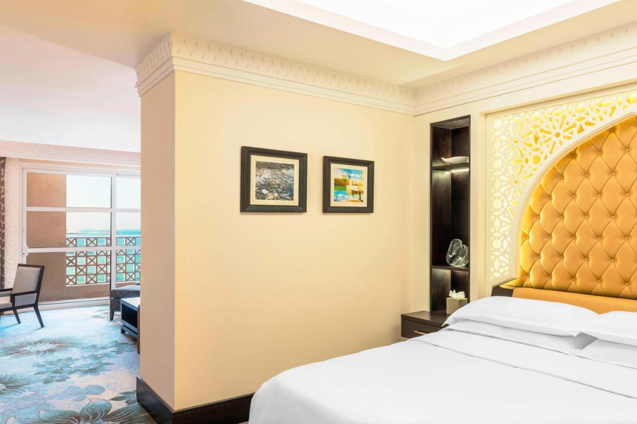 Sheraton Sharjah Beach Resort And Spa Exterior foto Deluxe Suite