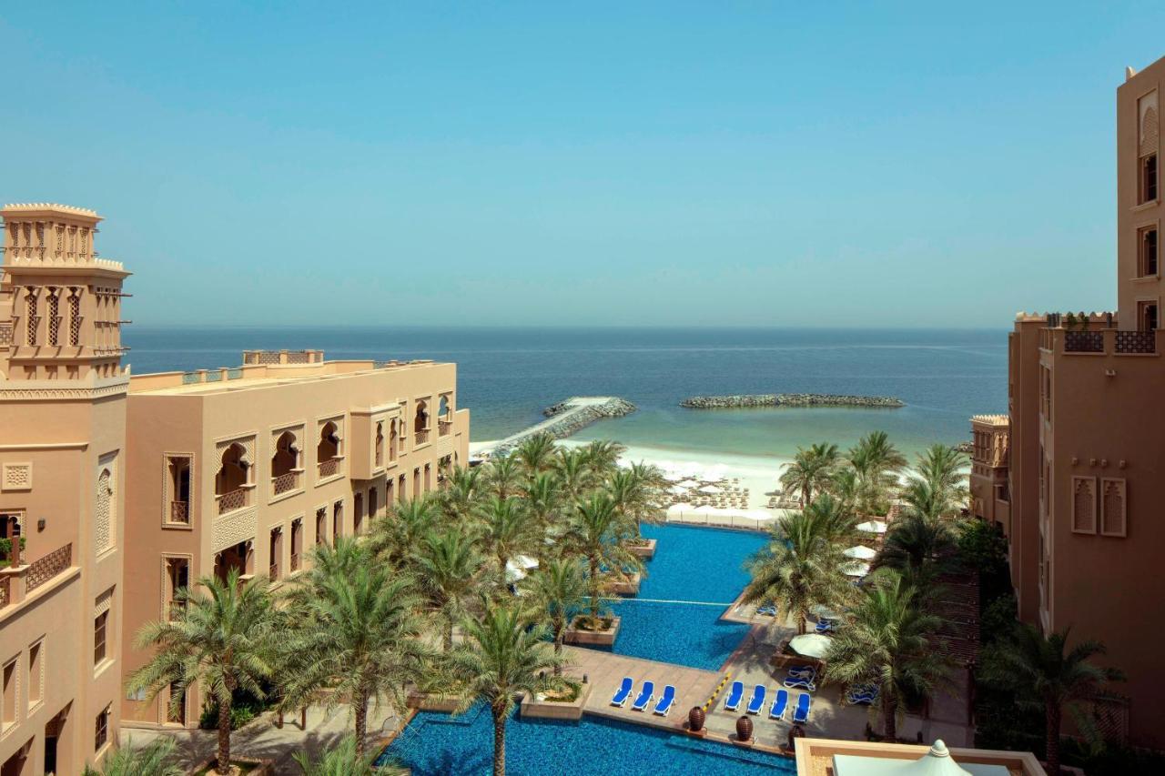 Sheraton Sharjah Beach Resort And Spa Exterior foto The Palm Jumeirah