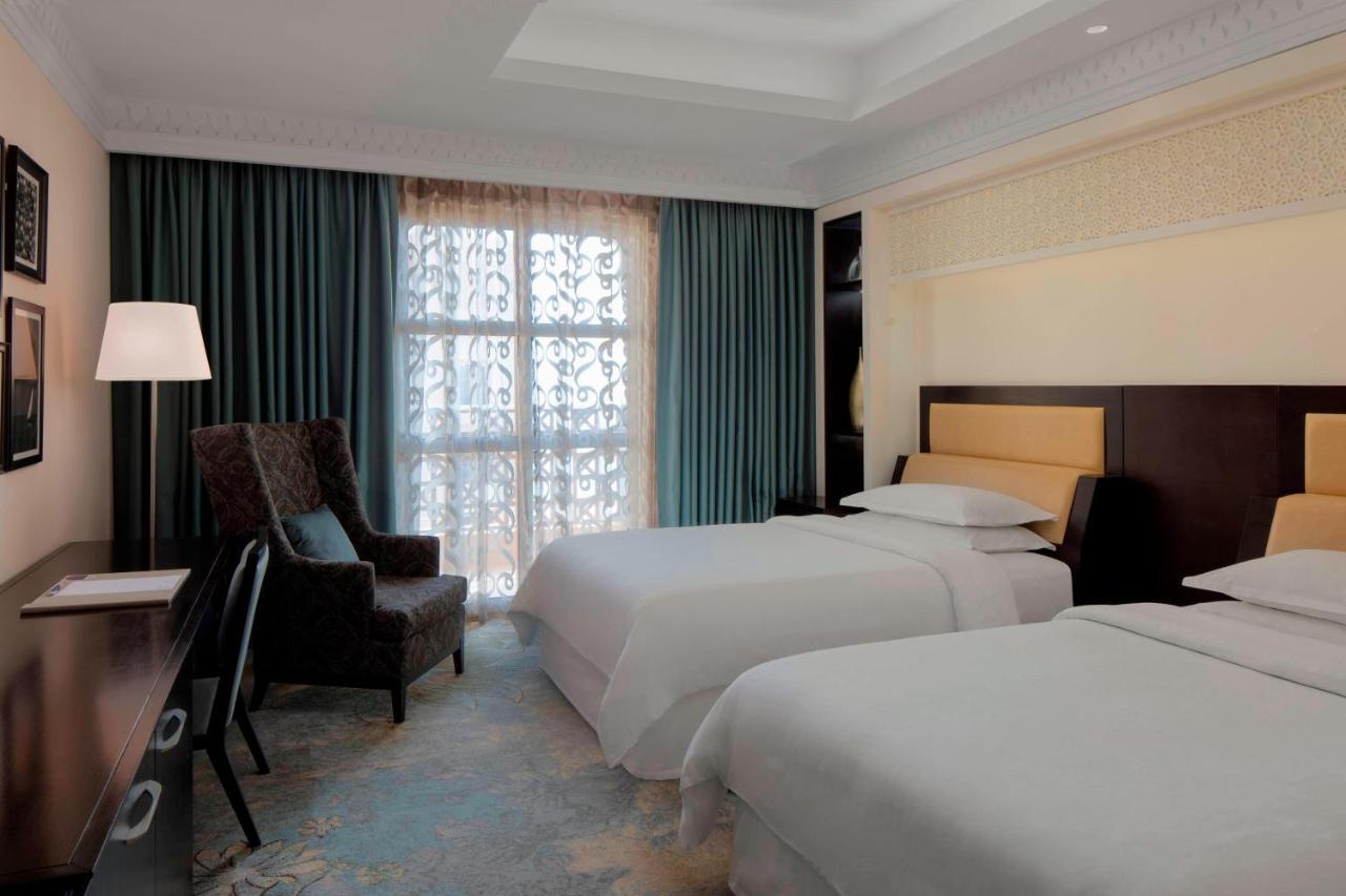 Sheraton Sharjah Beach Resort And Spa Exterior foto