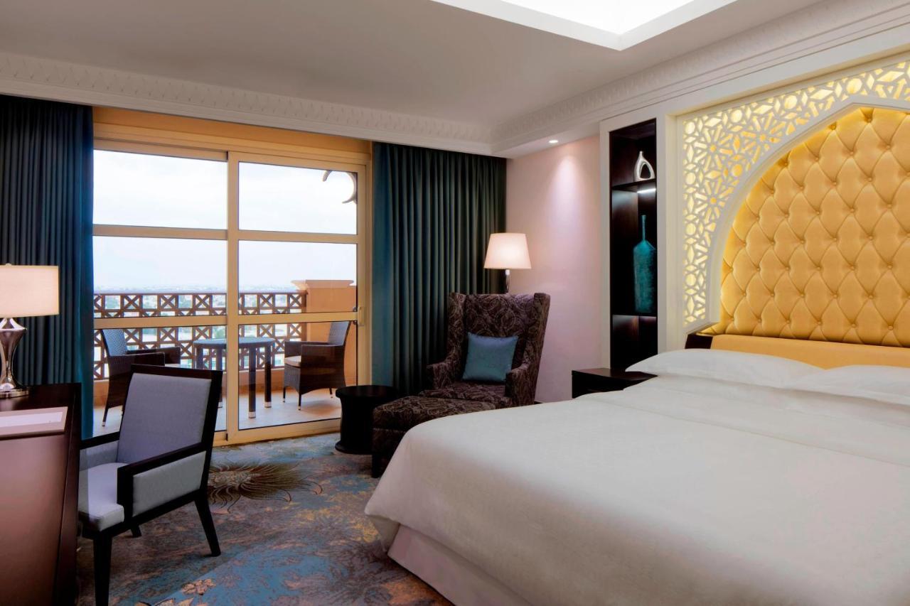 Sheraton Sharjah Beach Resort And Spa Exterior foto