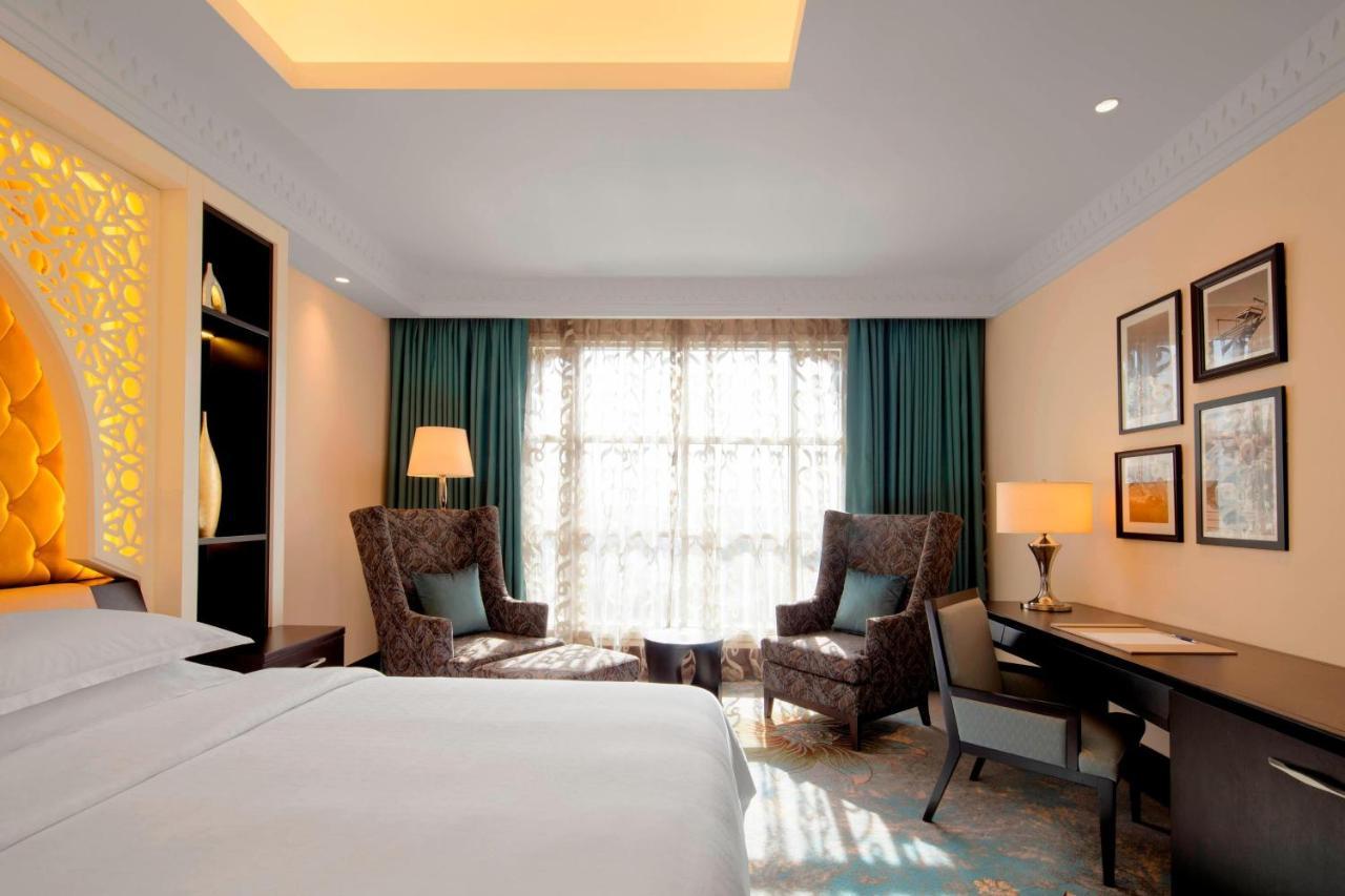 Sheraton Sharjah Beach Resort And Spa Exterior foto
