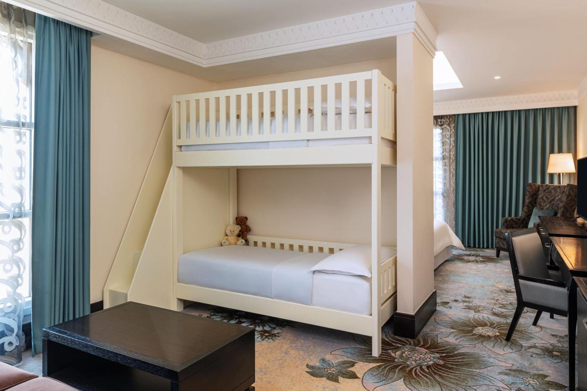 Sheraton Sharjah Beach Resort And Spa Exterior foto A bunk bed