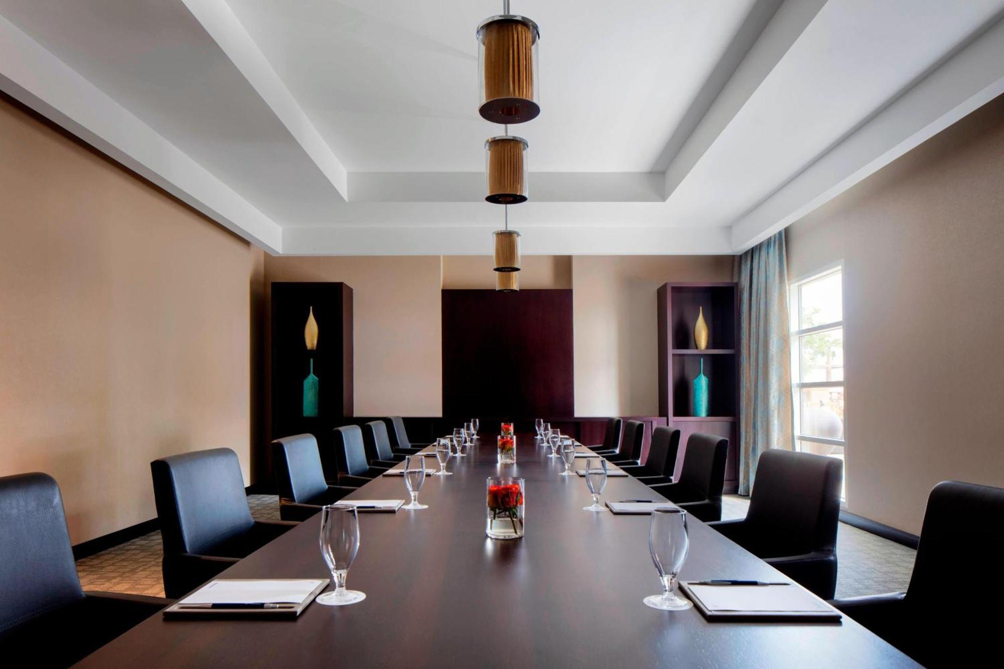 Sheraton Sharjah Beach Resort And Spa Exterior foto Meeting room
