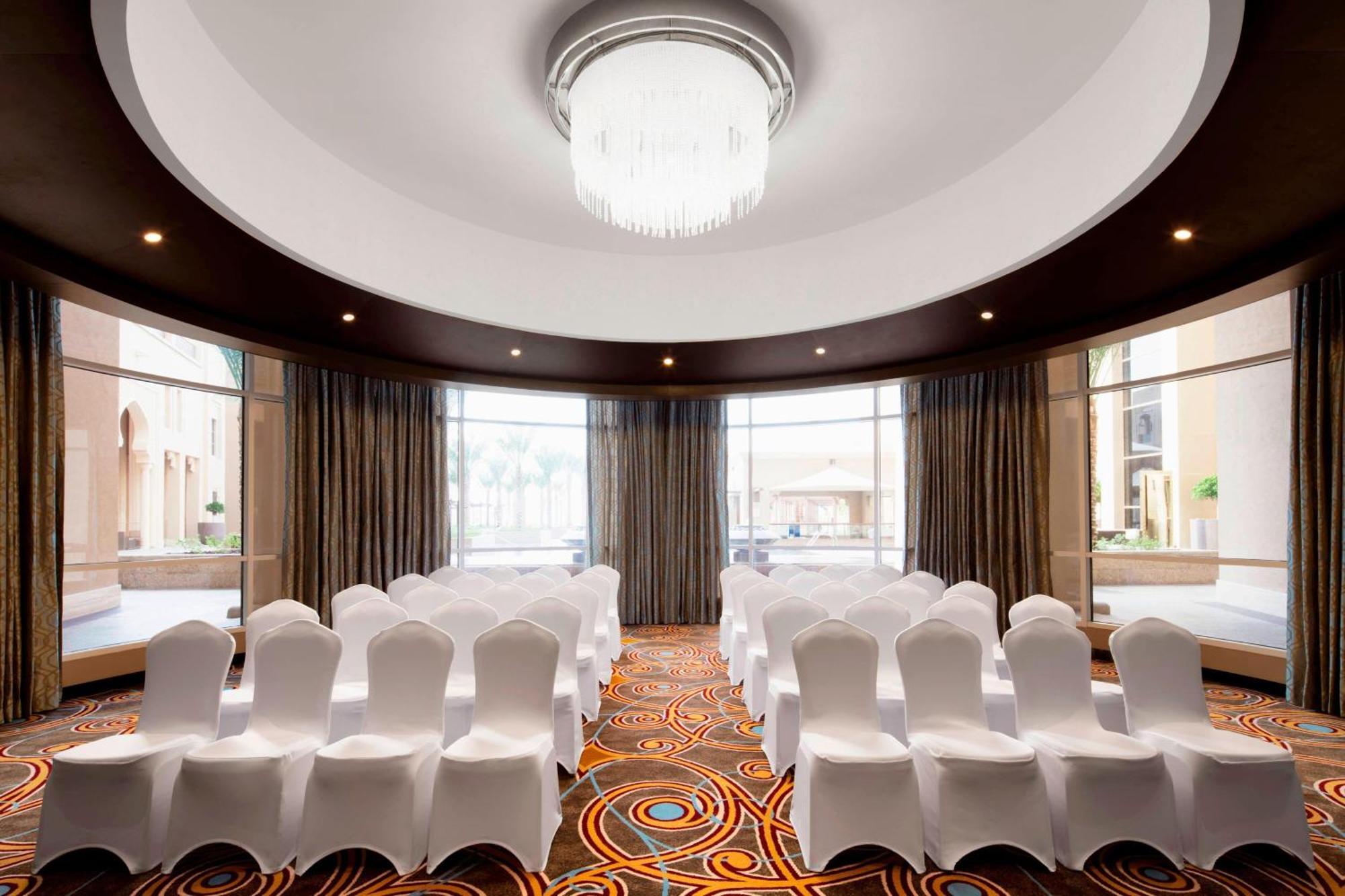 Sheraton Sharjah Beach Resort And Spa Exterior foto Meeting room