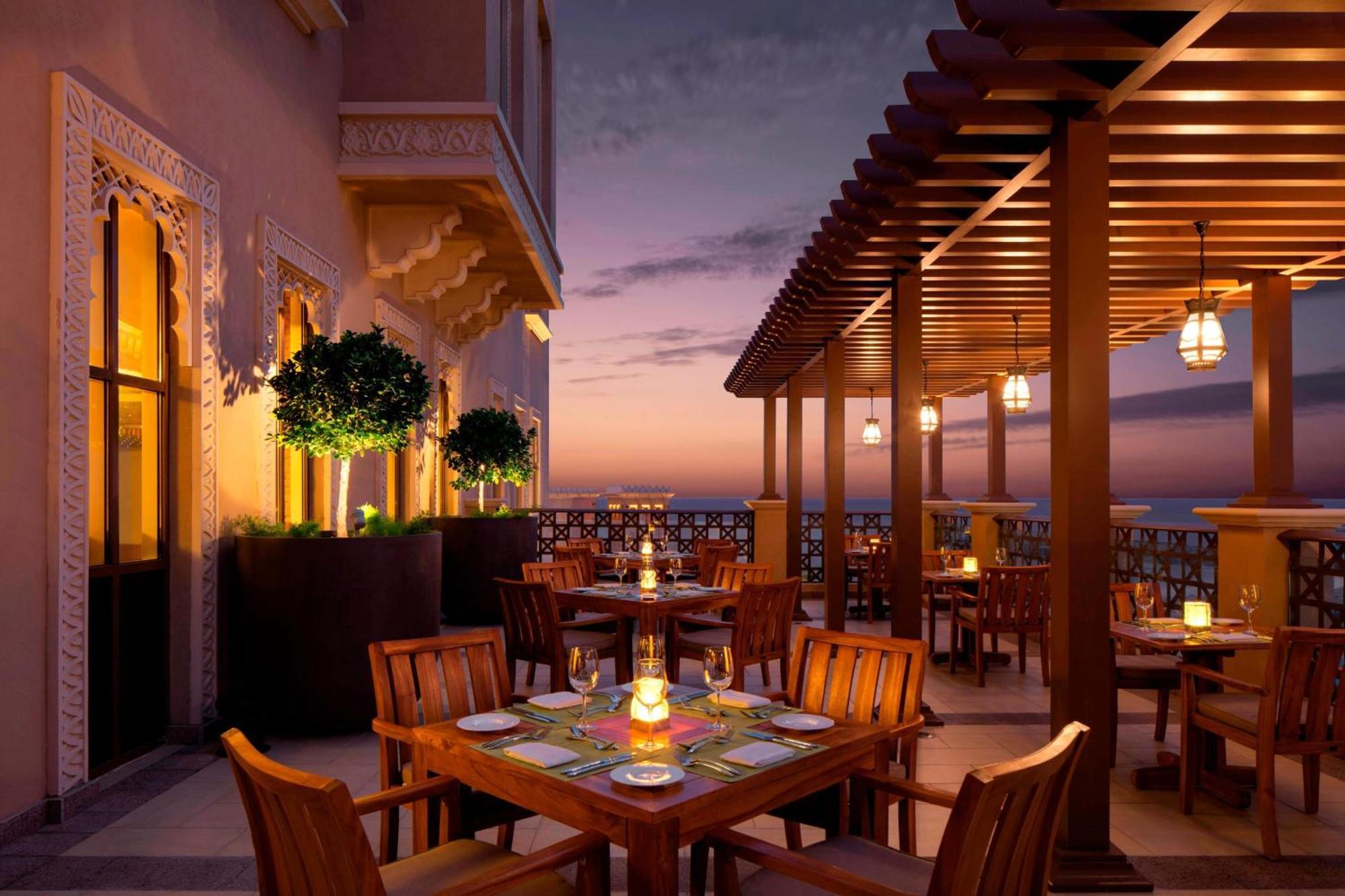 Sheraton Sharjah Beach Resort And Spa Exterior foto The Westin Mumbai