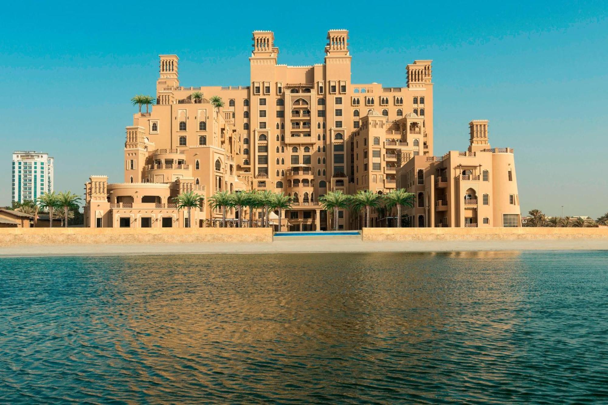 Sheraton Sharjah Beach Resort And Spa Exterior foto The Palace Downtown Dubai