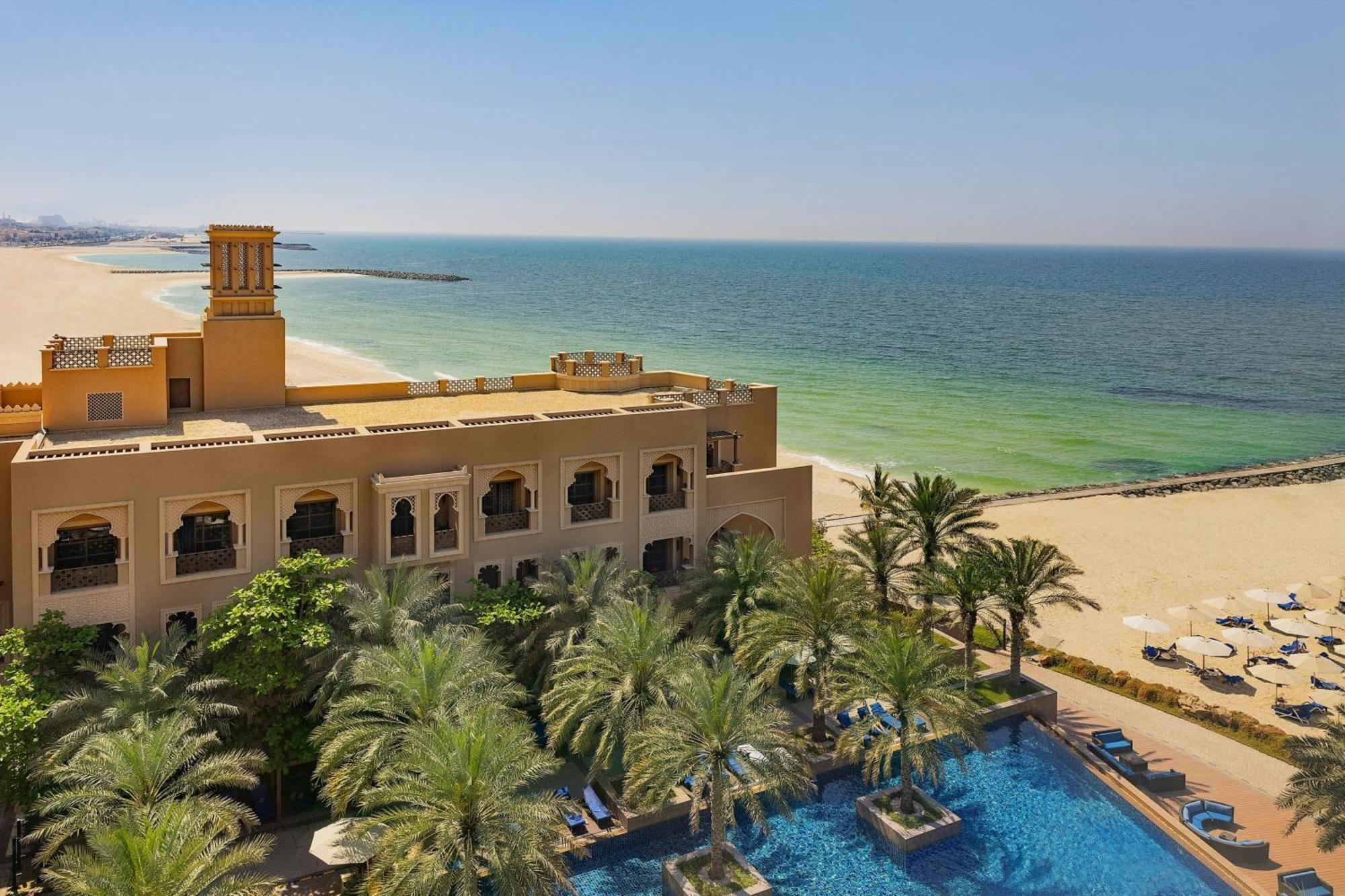 Sheraton Sharjah Beach Resort And Spa Exterior foto